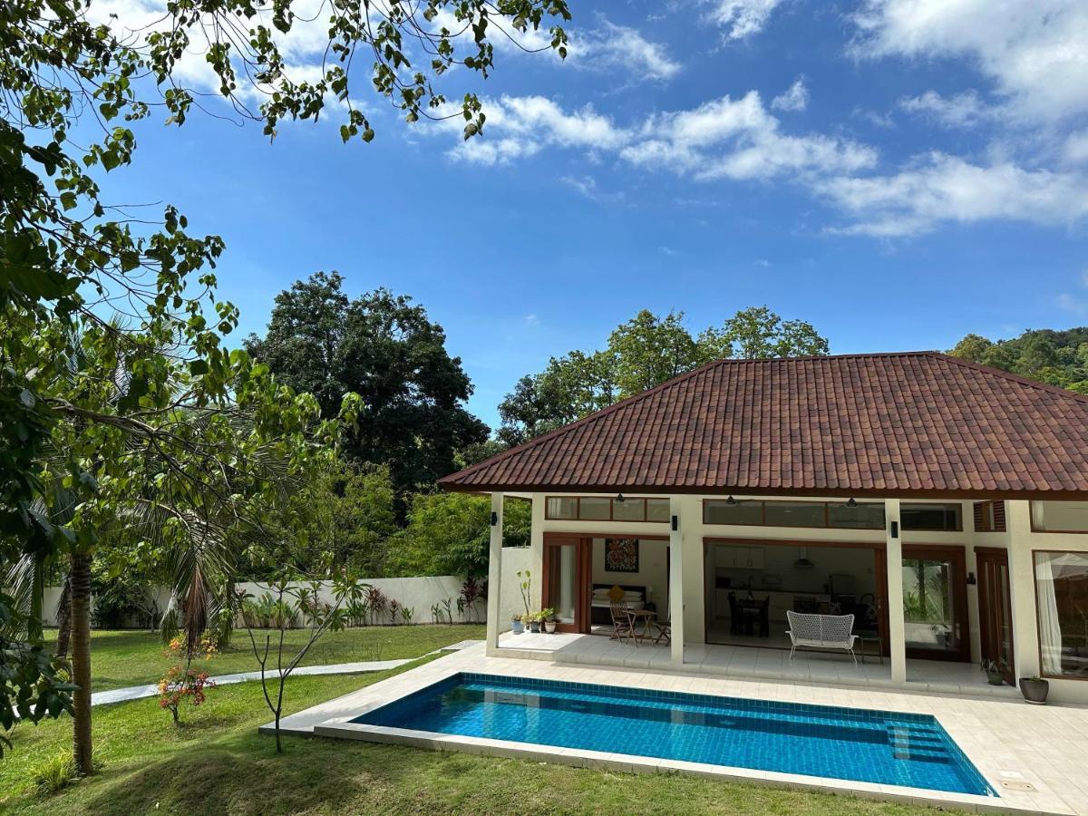 Villa Meranti - Spacious Private Pool Villa Pantai Cenang  Kültér fotó