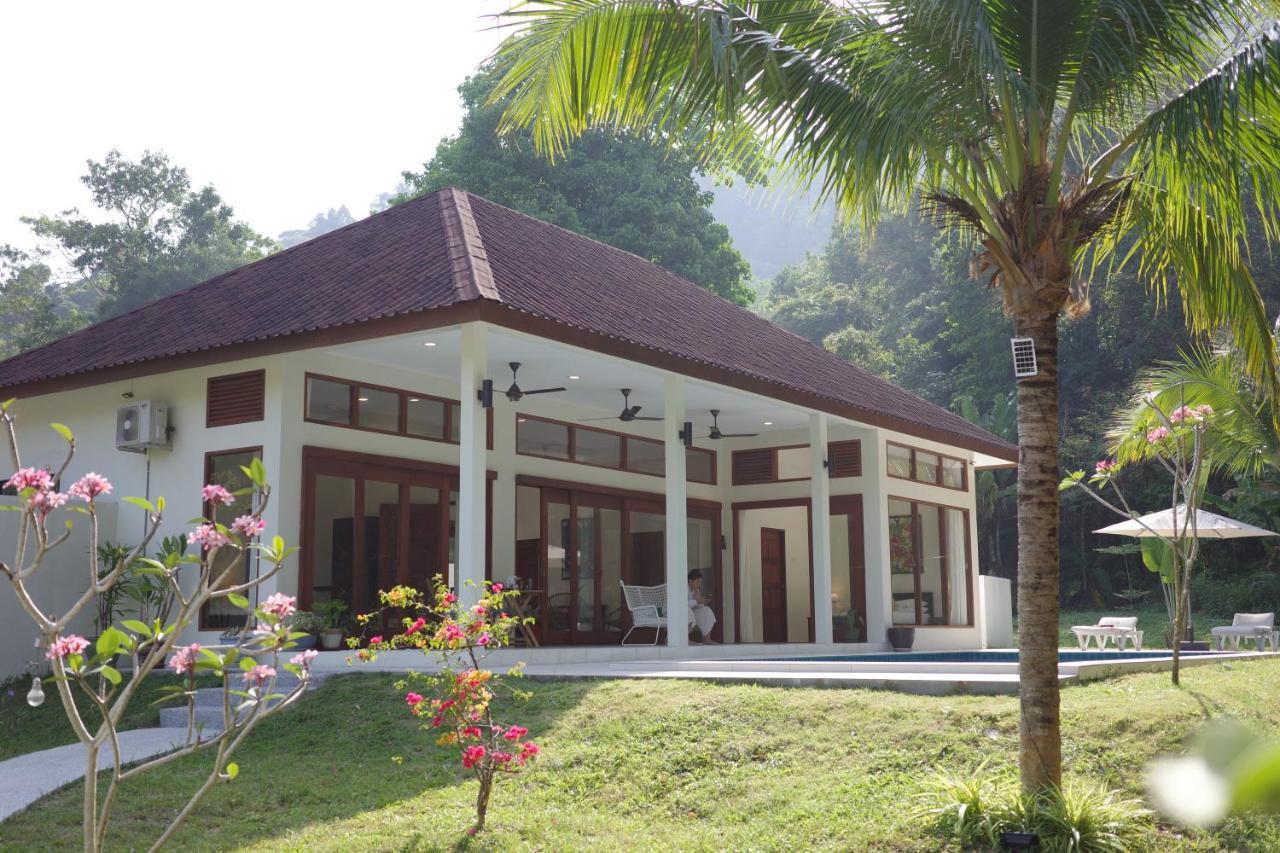 Villa Meranti - Spacious Private Pool Villa Pantai Cenang  Kültér fotó