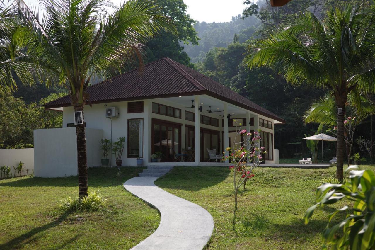 Villa Meranti - Spacious Private Pool Villa Pantai Cenang  Kültér fotó