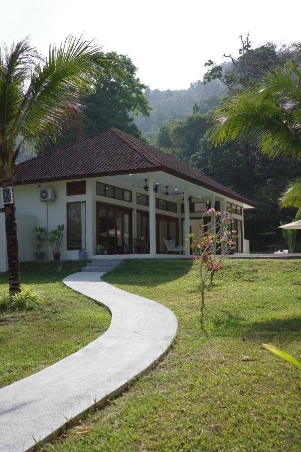 Villa Meranti - Spacious Private Pool Villa Pantai Cenang  Kültér fotó