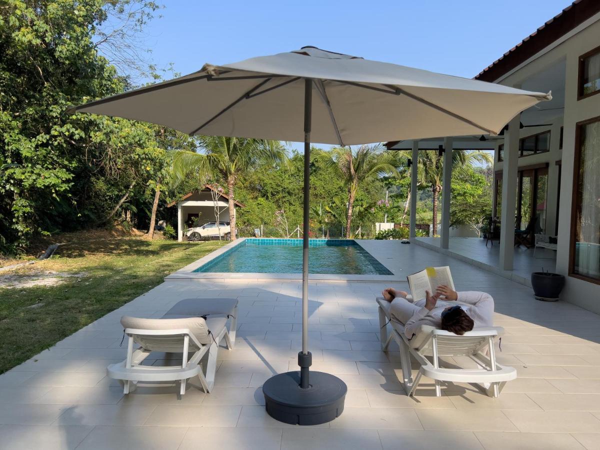 Villa Meranti - Spacious Private Pool Villa Pantai Cenang  Kültér fotó